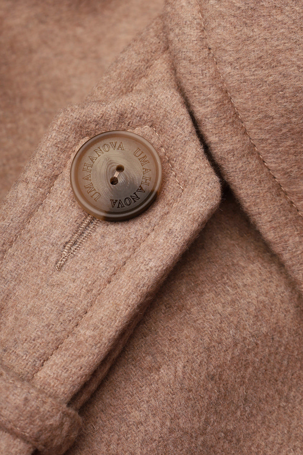 Вкорочене двобортне пальто