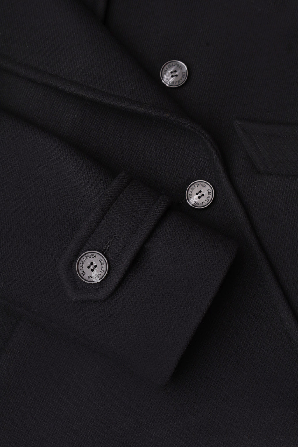 Вкорочене двобортне пальто