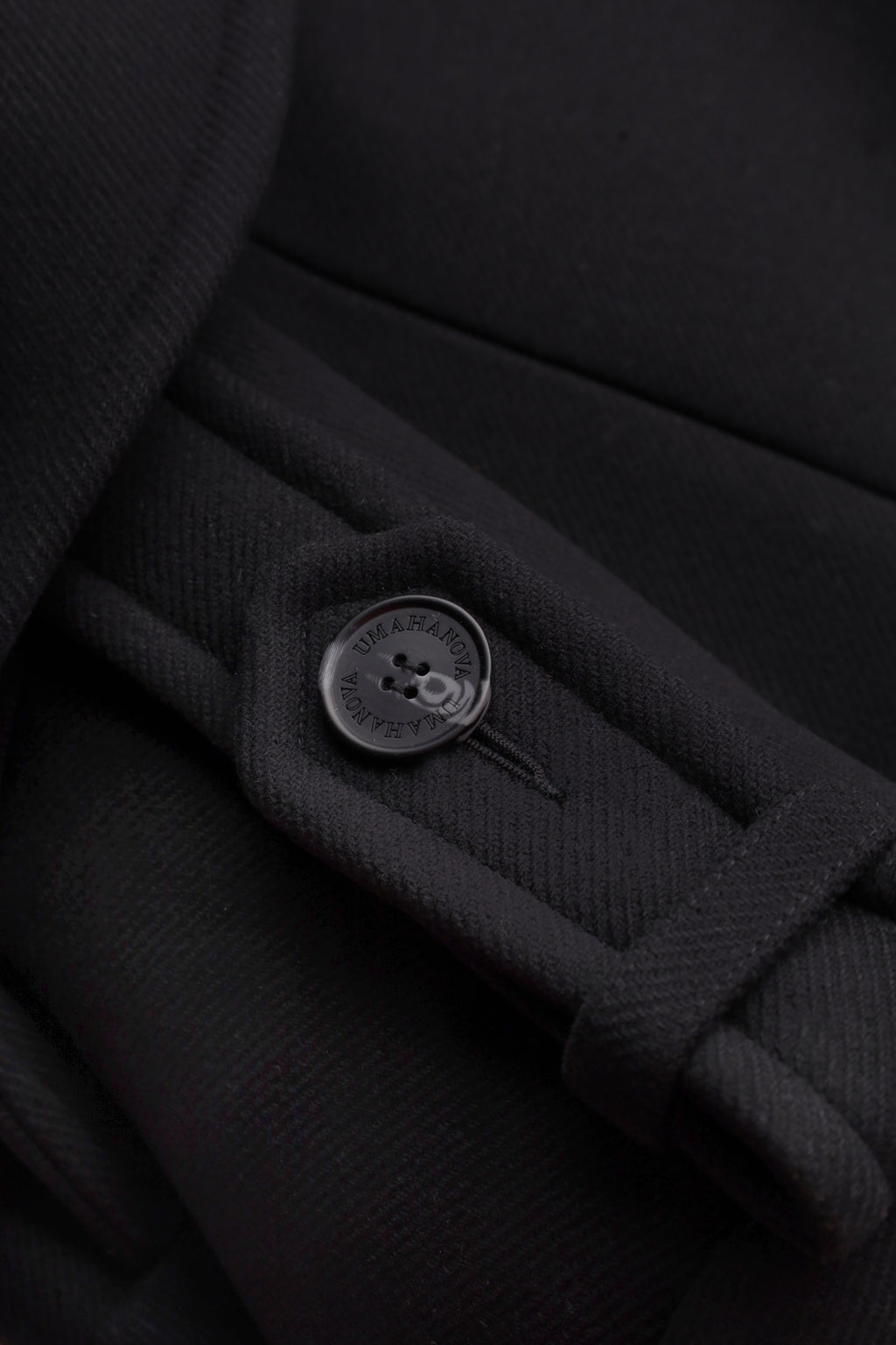 Вкорочене двобортне пальто