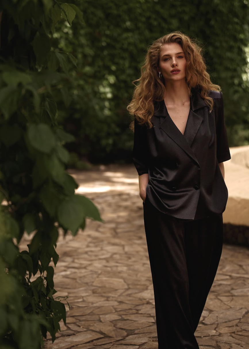 SOLISSE Black Blouse